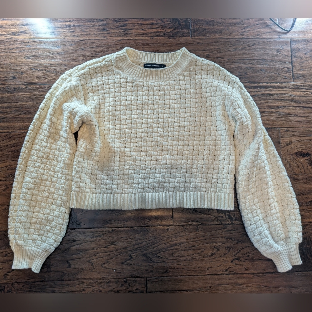Moon & Madison Women's Cream Cropped Sweater Size Small